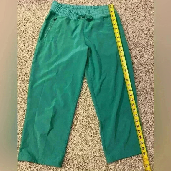 Fabletics Leggings Womens Dance Medium Cropped Pull On Stretch Pockets Green - Picture 7 of 12